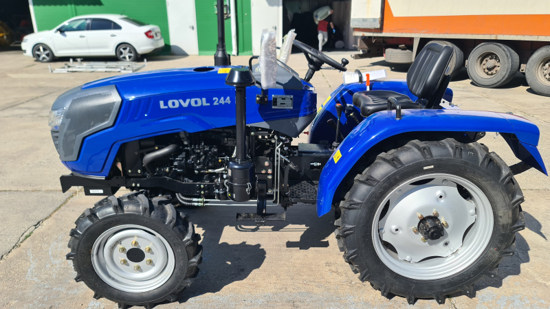Трактор Lovol TE-244
