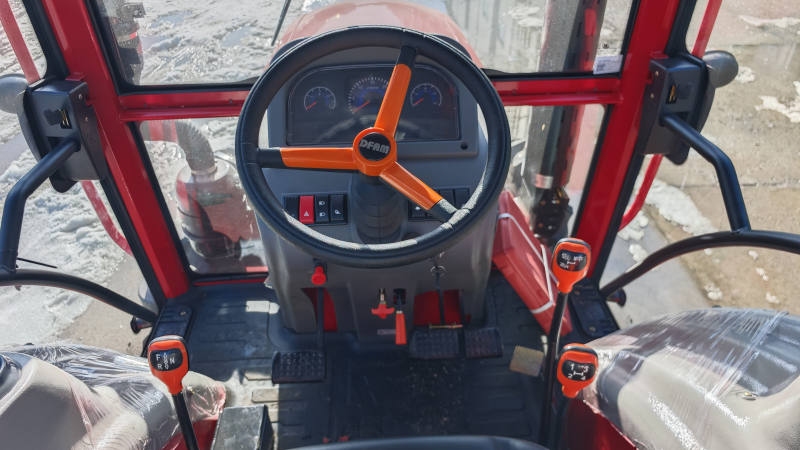 Трактор Dongfeng DF-504 G3 с кабиной