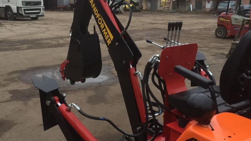 Экскаватор навесной Landformer 230