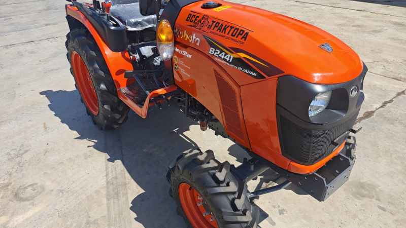 Трактор Kubota B2441