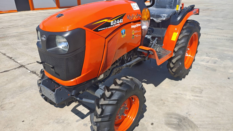 Трактор Kubota B2441