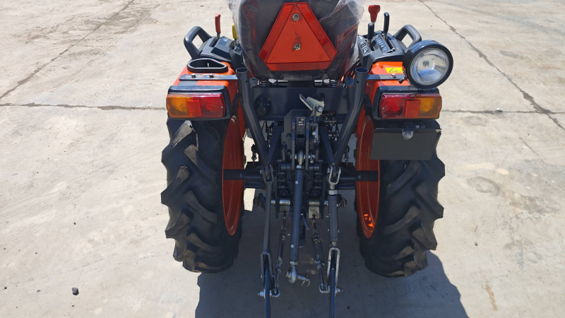 Трактор Kubota B2441